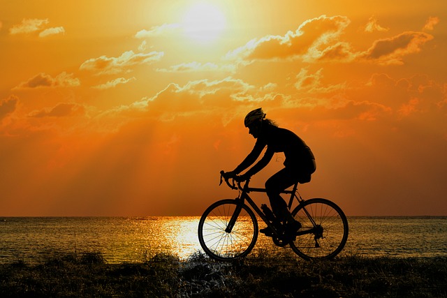 cyklista a slunce